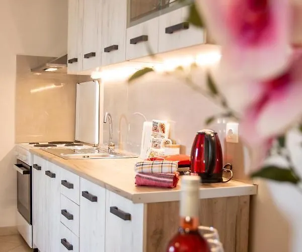 M&m 1 Apartment Evropouloi