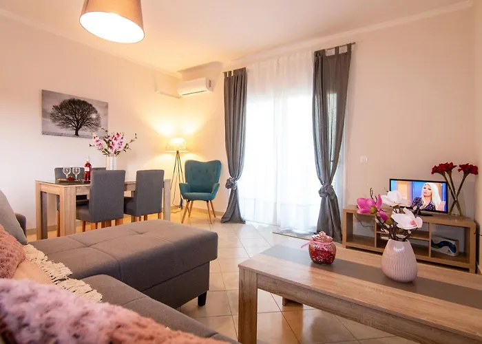 M&m 1 Apartment *